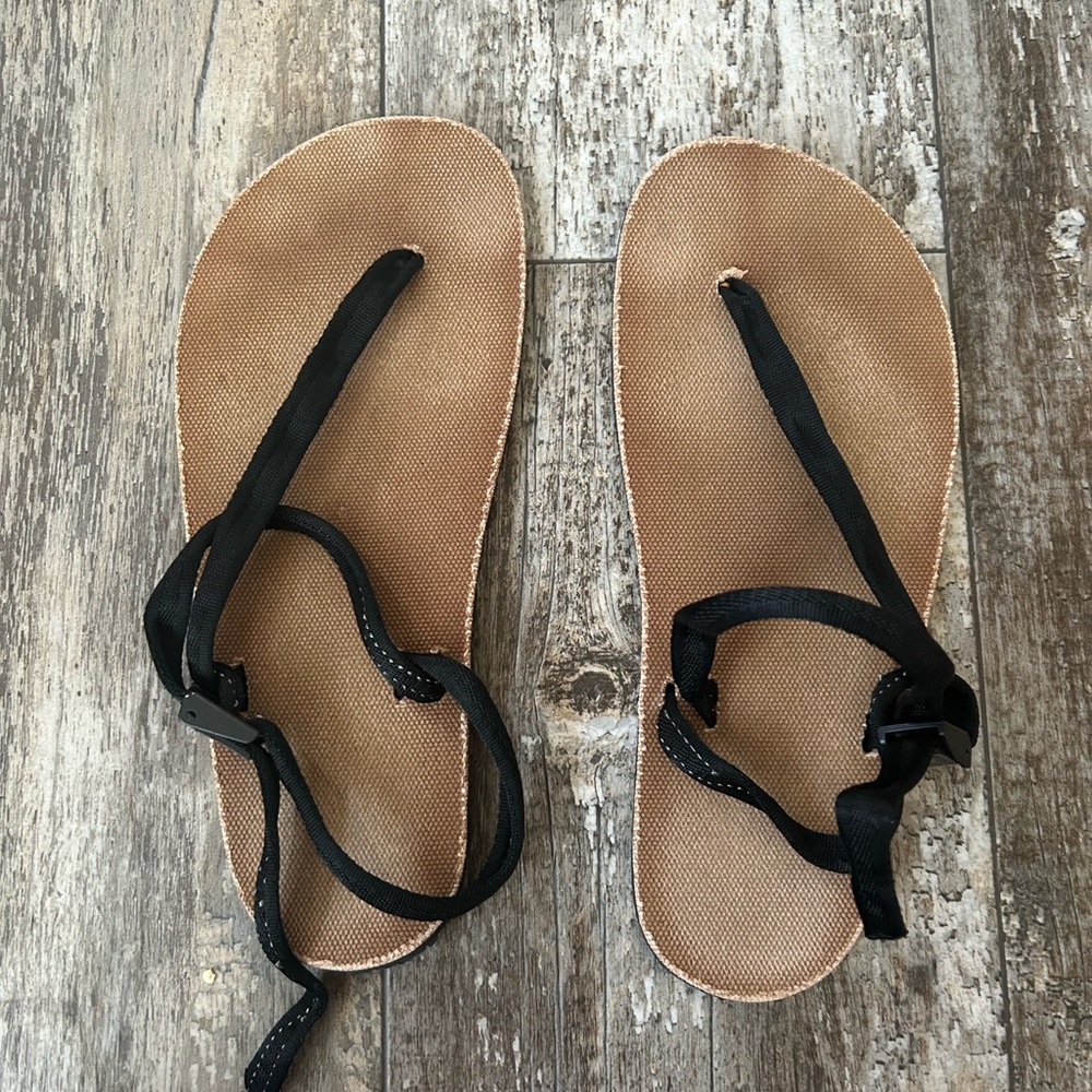 Men’s Earth Runners Sz 11